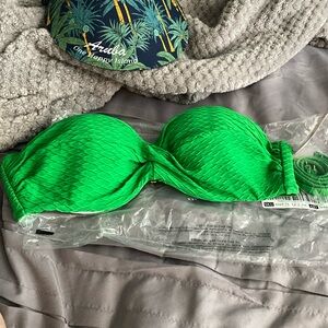 NWT~ Victoria’s Secret top SIZE 34C